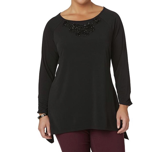 NWT embellished shark bite length plus size top - Picture 1 of 2